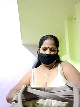 Snapshot of SEEMA_012 chatting on 04-14-26, 06:18 SEEMA 012 online show from 04-14-26, 06:18