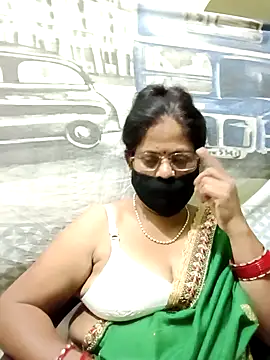 Snapshot of SEEMA_012 chatting on 04-18-26, 05:10 SEEMA 012 online show from 04-18-26, 05:10