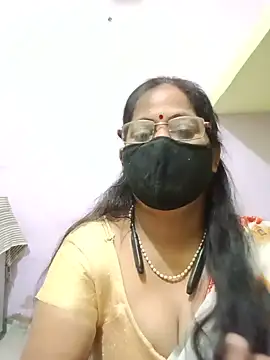 Snapshot of SEEMA_012 chatting on 05-19-26, 04:52 SEEMA 012 online show from 05-19-26, 04:52