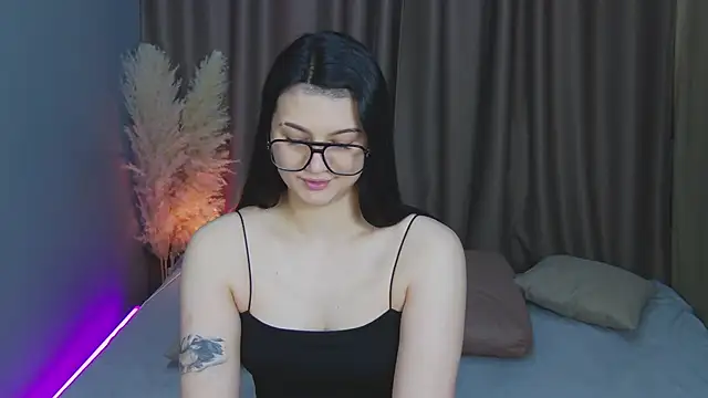 JennyJordans online show from 05-25-26, 01:27