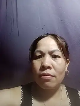 Snapshot of -Luni- chatting on 05-19-26, 10:44 -Luni- online show from 05-19-26, 10:44