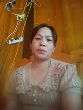 Snapshot of -Luni- chatting on 06-15-26, 06:57 -Luni- online show from 06-15-26, 06:57