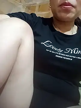 Snapshot of -Luni- chatting on 04-22-26, 08:04 -Luni- online show from 04-22-26, 08:04