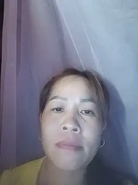 Snapshot of -Luni- chatting on 05-21-26, 09:28 -Luni- online show from 05-21-26, 09:28