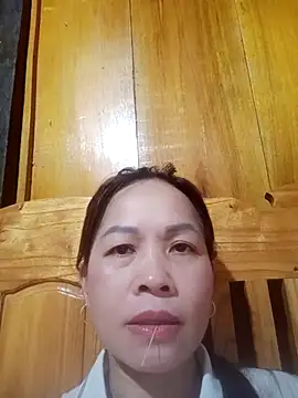 Snapshot of -Luni- chatting on 05-03-26, 11:19 -Luni- online show from 05-03-26, 11:19