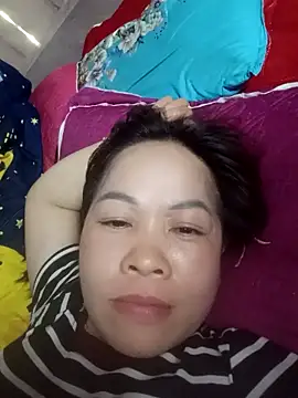 Snapshot of -Luni- chatting on 05-23-26, 04:00 -Luni- online show from 05-23-26, 04:00