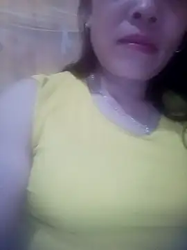 Snapshot of -Luni- chatting on 05-12-26, 02:23 -Luni- online show from 05-12-26, 02:23
