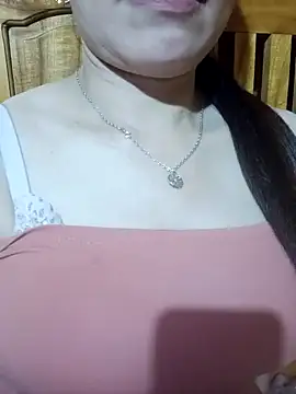 Snapshot of -Luni- chatting on 04-12-26, 12:30 -Luni- online show from 04-12-26, 12:30