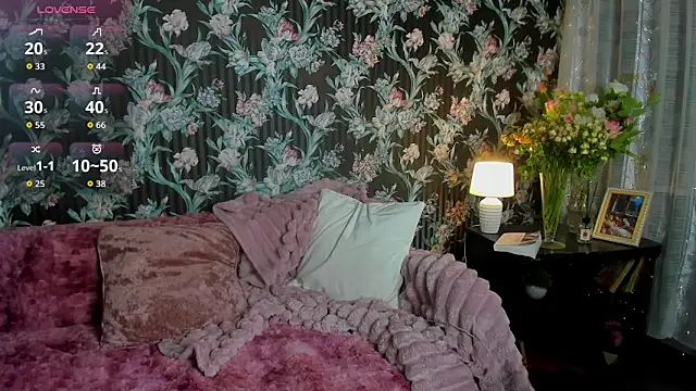 DeliaCrystal online show from 04-14-26, 09:31