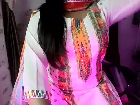 Snapshot of Rani_015 chatting on 04-07-26, 04:20 Rani 015 online show from 04-07-26, 04:20