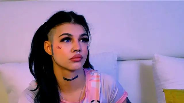 YasminnStorm online show from 06-17-26, 04:12