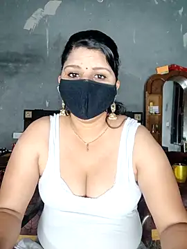 Snapshot of Riyashrma001 chatting on 04-11-26, 05:27 Riyashrma001 online show from 04-11-26, 05:27