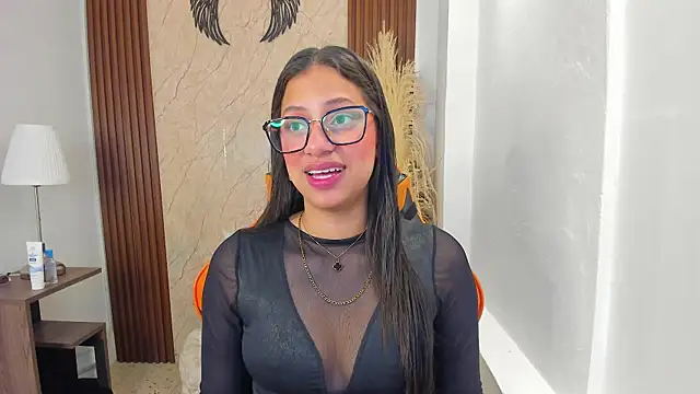 Snapshot of Atiena_ chatting on 06-06-26, 07:52 Atiena online show from 06-06-26, 07:52