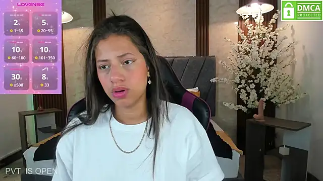 Snapshot of Atiena_ chatting on 04-18-26, 01:24 Atiena online show from 04-18-26, 01:24