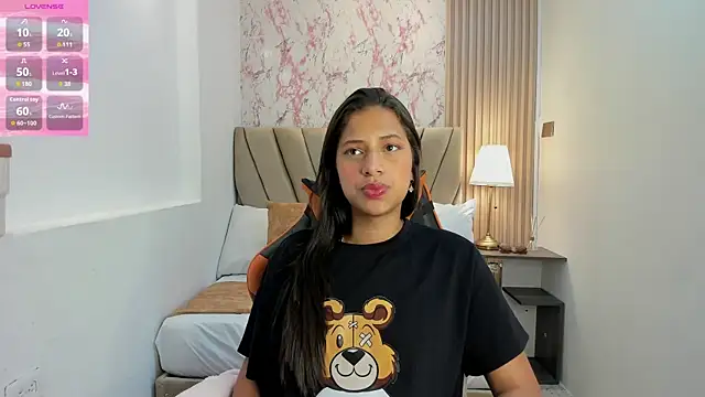 Snapshot of Atiena_ chatting on 04-15-26, 06:45 Atiena online show from 04-15-26, 06:45