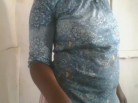 Snapshot of Luluza1 chatting on 04-07-26, 02:19 Luluza1 online show from 04-07-26, 02:19