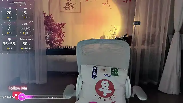 Snapshot of noomi-1111 chatting on 06-11-26, 12:32 noomi-1111 online show from 06-11-26, 12:32