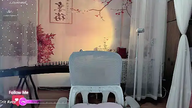 Snapshot of noomi-1111 chatting on 05-11-26, 02:13 noomi-1111 online show from 05-11-26, 02:13
