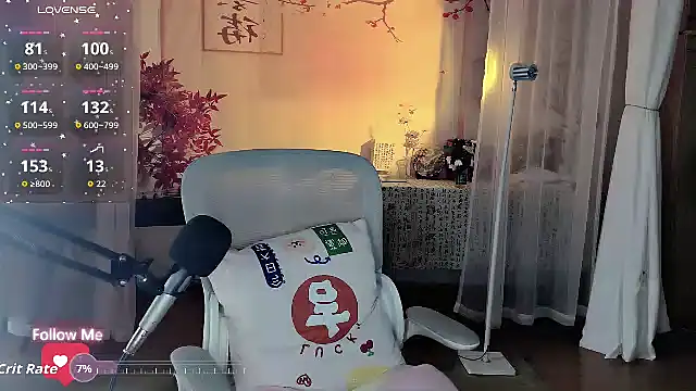 Snapshot of noomi-1111 chatting on 06-07-26, 02:39 noomi-1111 online show from 06-07-26, 02:39