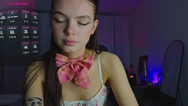 lillly meow  online show from 06-24-26, 08:39