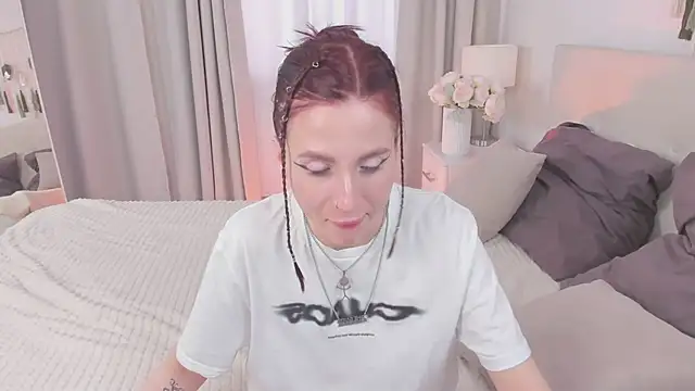 Snapshot of Sonya_Miler chatting on 05-27-26, 10:33 Sonya Miler online show from 05-27-26, 10:33