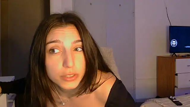 Snapshot of petitebelu chatting on 05-27-26, 12:23 petitebelu online show from 05-27-26, 12:23