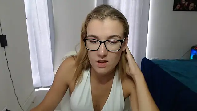 Snapshot of Yennyloves chatting on 07-03-26, 05:41 Yennyloves online show from 07-03-26, 05:41