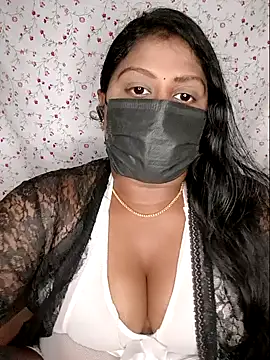 Snapshot of Romantic_Woman chatting on 06-21-26, 06:46 Romantic Woman online show from 06-21-26, 06:46