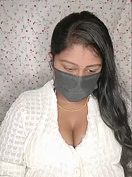 Snapshot of Romantic_Woman chatting on 06-22-26, 06:27 Romantic Woman online show from 06-22-26, 06:27