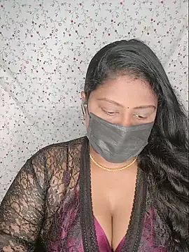 Snapshot of Romantic_Woman chatting on 06-30-26, 05:57 Romantic Woman online show from 06-30-26, 05:57