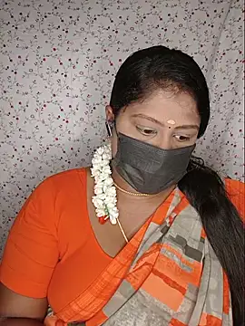 Snapshot of Romantic_Woman chatting on 07-13-26, 05:56 Romantic Woman online show from 07-13-26, 05:56