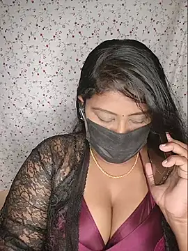 Snapshot of Romantic_Woman chatting on 07-01-26, 05:57 Romantic Woman online show from 07-01-26, 05:57