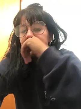 Laacoluu online show from 04-07-26, 01:13