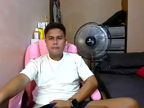 Snapshot of tipsy_butter chatting on 06-19-26, 12:44 tipsy butter online show from 06-19-26, 12:44