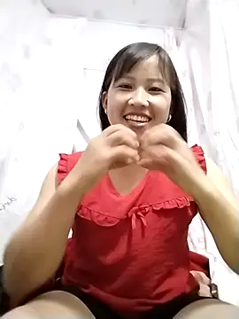 Snapshot of Yo-must chatting on 04-19-26, 04:46 Yo-must online show from 04-19-26, 04:46