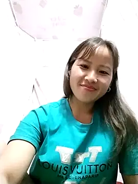 Snapshot of Yo-must chatting on 04-24-26, 07:27 Yo-must online show from 04-24-26, 07:27