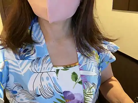 Snapshot of lemonade_madame chatting on 06-12-26, 12:14 lemonade madame online show from 06-12-26, 12:14
