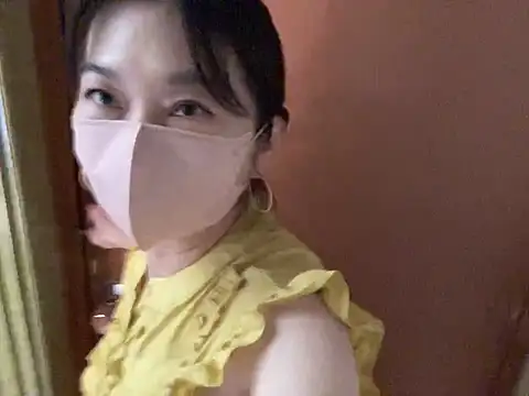 Snapshot of lemonade_madame chatting on 06-21-26, 12:05 lemonade madame online show from 06-21-26, 12:05