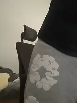 YorSexboy777 online show from 04-11-26, 03:38