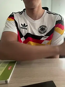 YorSexboy777 online show from 04-07-26, 12:29