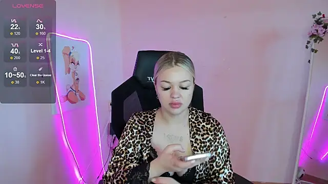 Snapshot of AmeliePeach chatting on 06-19-26, 01:44 AmeliePeach online show from 06-19-26, 01:44