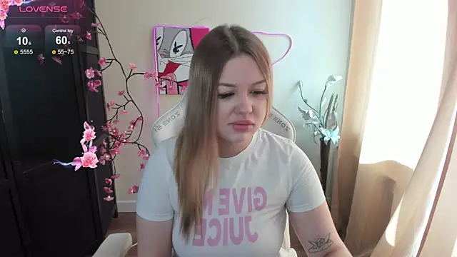 Snapshot of AmeliePeach chatting on 05-26-26, 02:31 AmeliePeach online show from 05-26-26, 02:31