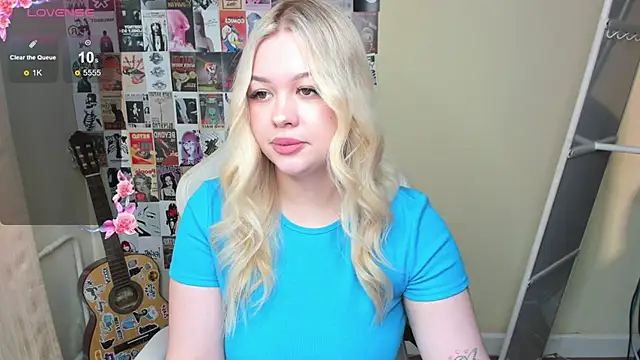 Snapshot of AmeliePeach chatting on 05-29-26, 08:20 AmeliePeach online show from 05-29-26, 08:20