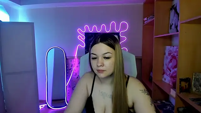 Snapshot of AmeliePeach chatting on 04-25-26, 04:59 AmeliePeach online show from 04-25-26, 04:59