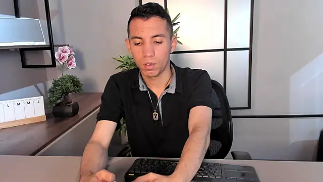 Snapshot of Dylan_ross_ chatting on 04-11-26, 06:33 Dylan ross online show from 04-11-26, 06:33