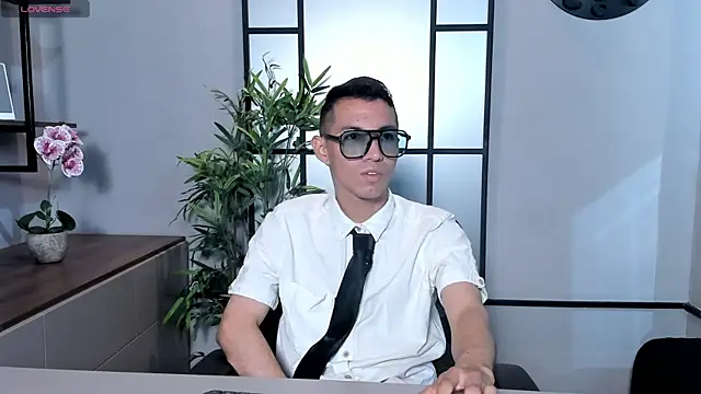 Snapshot of Dylan_ross_ chatting on 04-09-26, 11:49 Dylan ross online show from 04-09-26, 11:49