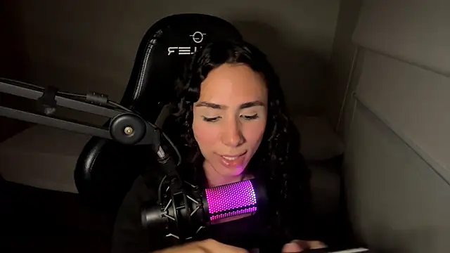 Snapshot of TakakoAthan chatting on 04-08-26, 11:50 TakakoAthan online show from 04-08-26, 11:50