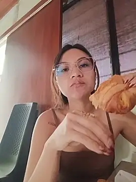 Snapshot of Leticia_Hinkley_ chatting on 05-13-26, 12:56 Leticia Hinkley online show from 05-13-26, 12:56