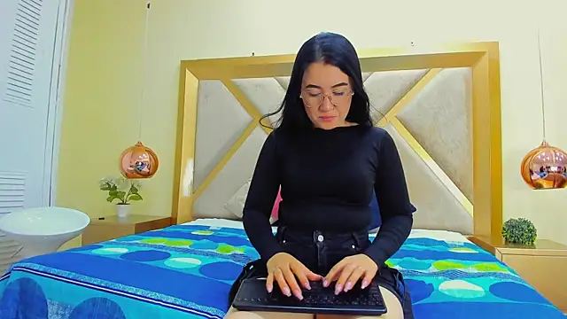 ChloeAshdord online show from 04-12-26, 12:19