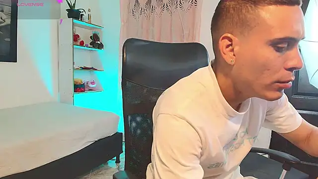 Axel  fierro online show from 04-04-26, 10:49